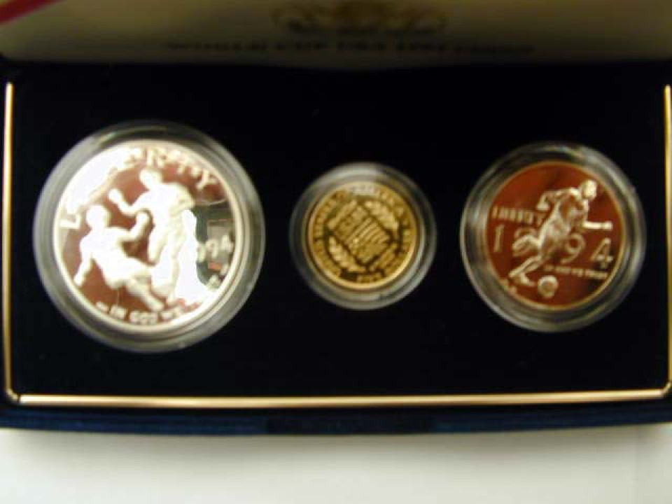 Stati Uniti, 5 Dollari Oro 1994 + Dollaro Argento + ½ Dollaro Ca